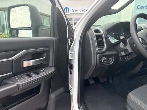 Used 2026 RAM 2500 Big Horn AWD/4WD image 9