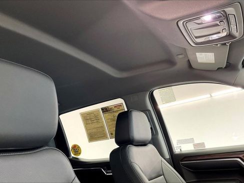 Used 2023 GMC Sierra 1500 SLT w/ SLT Premium Package image 24