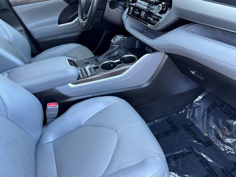 Used 2022 Toyota Highlander Platinum AWD/4WD image 17