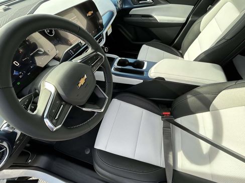 New 2026 Chevrolet Equinox EV LT image 10