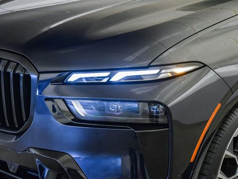 Used 2026 BMW X7 xDrive40i w/ M Sport Package AWD/4WD image 8