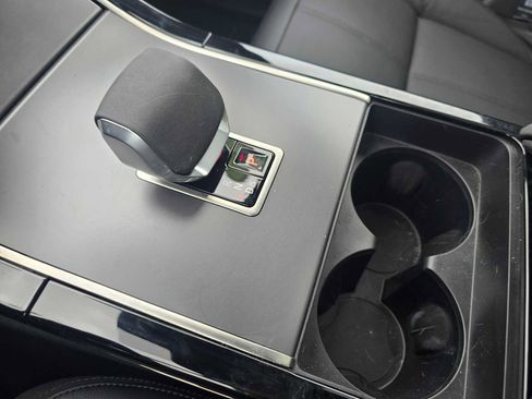 Certified 2025 Land Rover Range Rover Velar Dynamic SE image 30