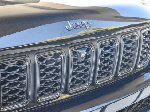 Used 2023 Jeep Grand Cherokee L Limited w/ Luxury Tech Group II RWD image 21