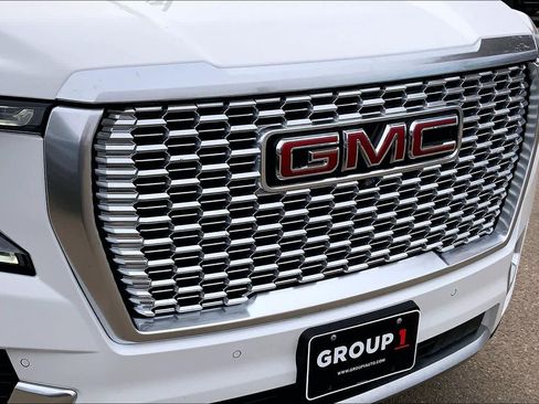 Used 2021 GMC Yukon XL Denali w/ Denali Premium Package image 29