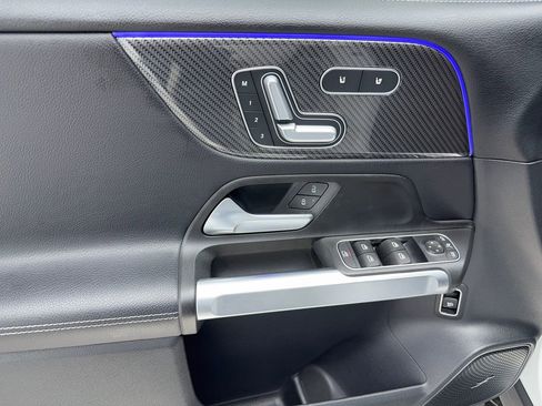 Used 2021 Mercedes-Benz GLB 35 AMG 4MATIC image 39