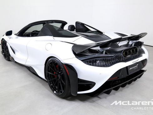 Used 2022 McLaren 765LT image 8