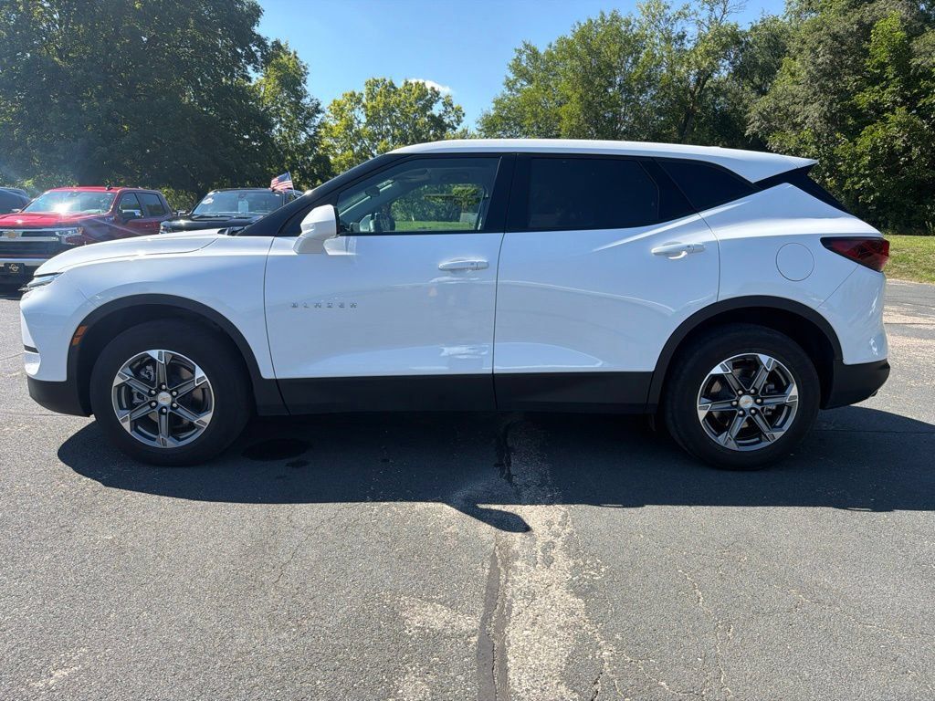Certified 2025 Chevrolet Blazer LT FWD image 4