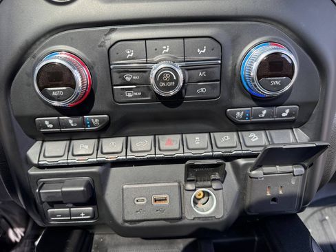 Used 2019 GMC Sierra 1500 AT4 w/ AT4 Premium Package AWD/4WD image 14