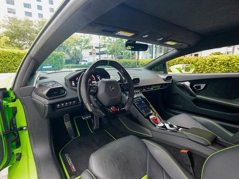 Used 2021 Lamborghini Huracan EVO RWD image 3