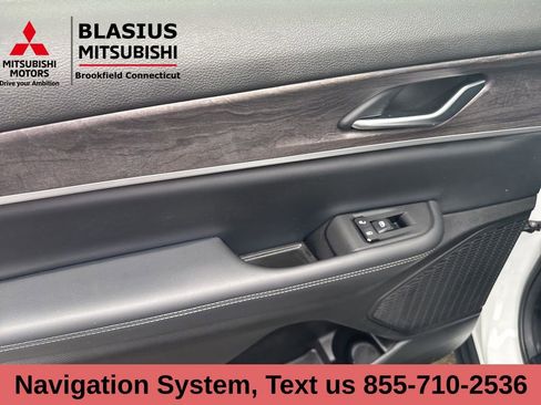 Used 2023 Jeep Grand Cherokee L Limited w/ Black Appearance Package image 13