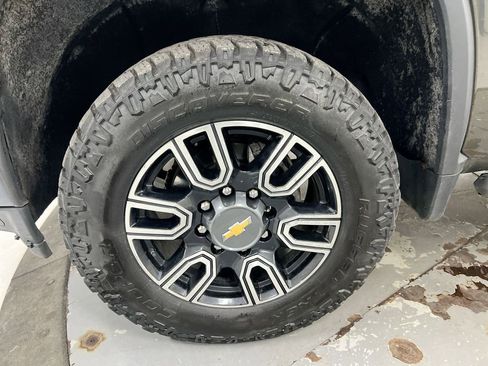 Used 2022 Chevrolet Silverado 2500 Custom w/ Custom Convenience Package AWD/4WD image 23