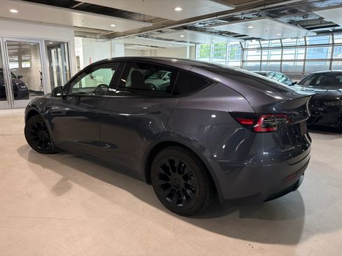 Used 2021 Tesla Model Y Long Range AWD/4WD image 3