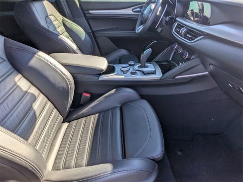 Used 2023 Alfa Romeo Stelvio Veloce image 20
