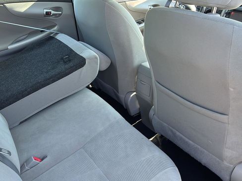 Used 2013 Toyota Corolla LE FWD image 18