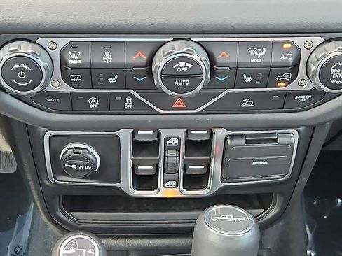 Used 2025 Jeep Gladiator Sport AWD/4WD image 16