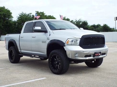 Used 2015 RAM 1500 Laramie AWD/4WD image 4