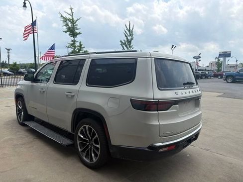 Used 2022 Jeep Wagoneer Series III w/ Premium Group I AWD/4WD image 5