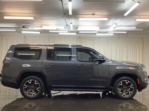 Used 2023 Jeep Wagoneer Series III w/ Preferred Equipment Group image 5