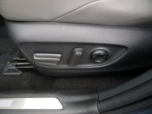 Certified 2022 Toyota Venza Limited AWD/4WD image 15