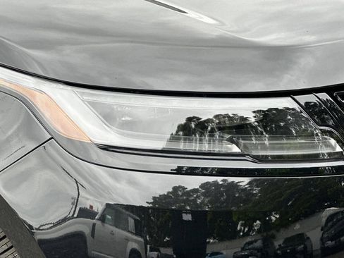 New 2026 Land Rover Range Rover Velar Dynamic SE AWD/4WD image 10