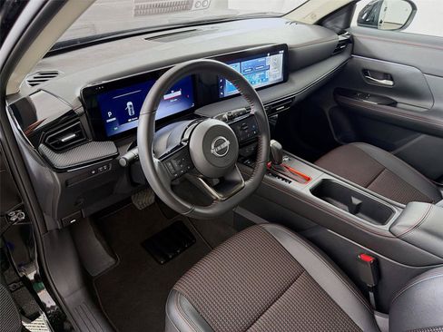 Used 2025 Nissan Kicks SR w/ Interior Electronics Package AWD/4WD image 16
