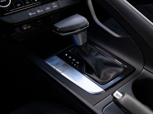 Used 2024 Hyundai Elantra SEL image 17