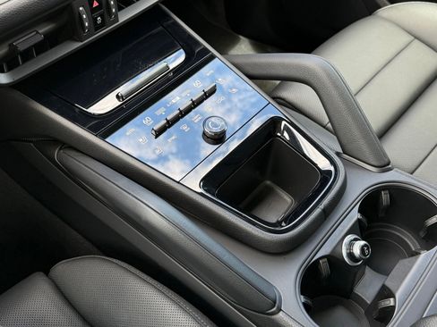 Used 2026 Porsche Cayenne E-Hybrid AWD/4WD image 21