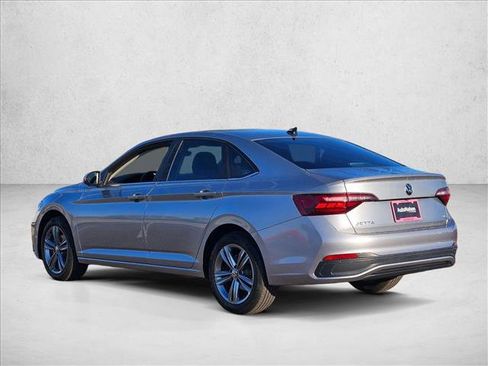 Used 2024 Volkswagen Jetta SE image 7