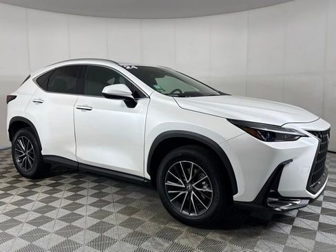 Used 2024 Lexus NX 250 FWD w/ Towing Package (2000 Lbs) image 15