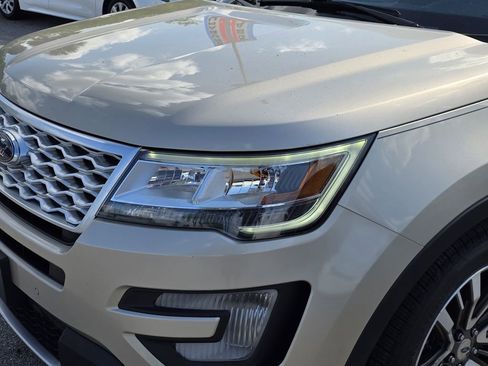 Used 2017 Ford Explorer Platinum image 6