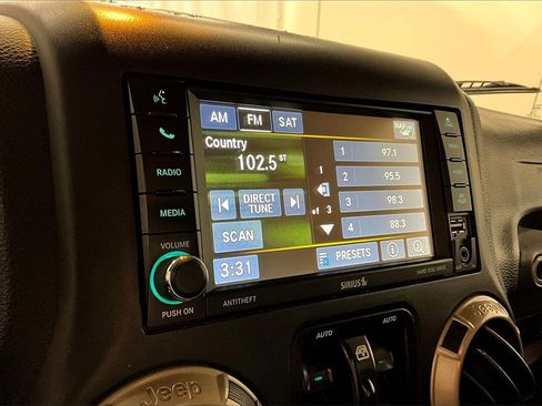 Used 2017 Jeep Wrangler Unlimited Sahara image 14