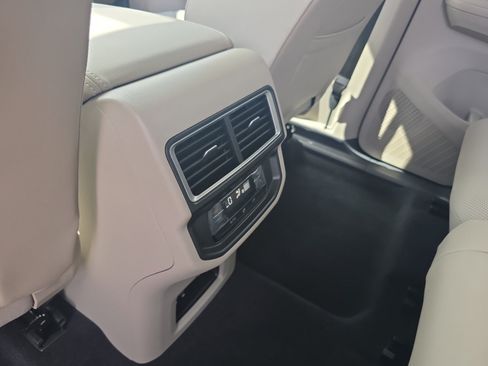 Used 2026 Volkswagen Atlas SE w/ Panoramic Sunroof Package FWD image 32