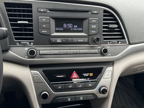 Used 2018 Hyundai Elantra SE image 19