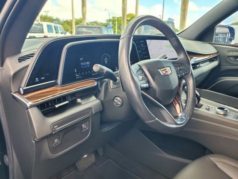 Used 2022 Cadillac Escalade Luxury image 10