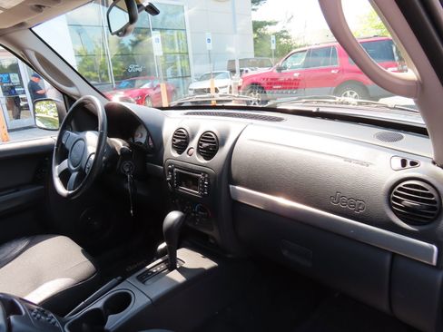 Used 2003 Jeep Liberty Renegade AWD/4WD image 19