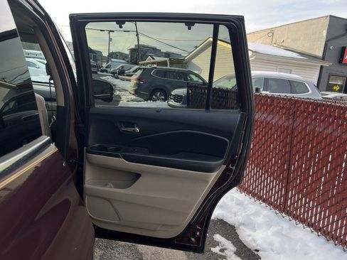 Used 2016 Honda Pilot Touring image 14