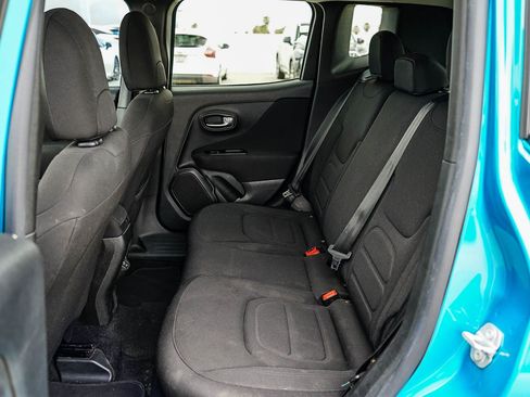 Used 2021 Jeep Renegade Latitude FWD image 18