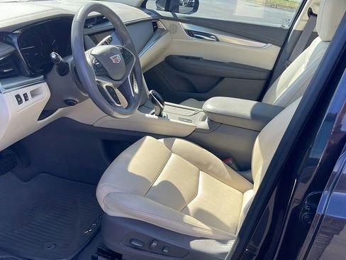 Used 2018 Cadillac XT5 Luxury w/ Driver Awareness Package FWD image 29