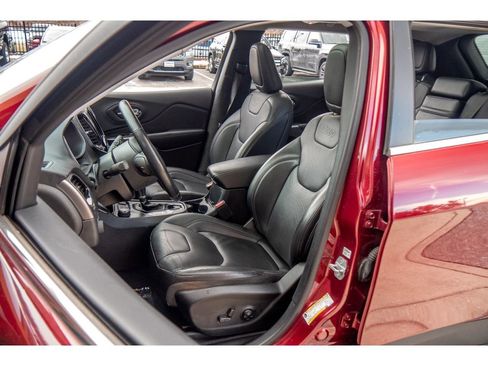 Used 2019 Jeep Cherokee Limited image 10