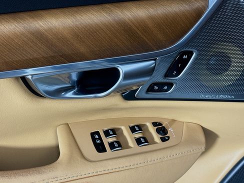 Used 2018 Volvo S90 T6 Inscription w/ Luxury Package image 24
