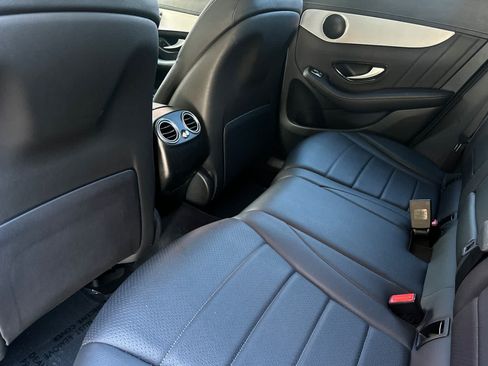 Used 2022 Mercedes-Benz GLC 300 4MATIC image 4