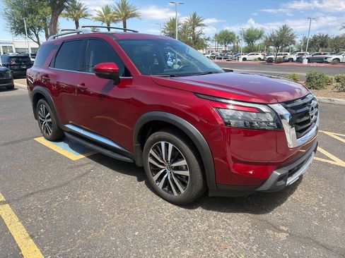 Certified 2025 Nissan Pathfinder Platinum w/ Cargo Package FWD image 3