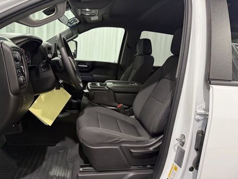 Used 2022 Chevrolet Silverado 2500 Custom w/ Custom Convenience Package image 9