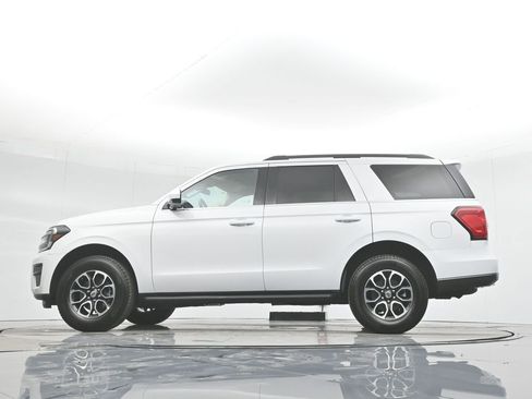 Certified 2024 Ford Expedition XLT RWD image 60
