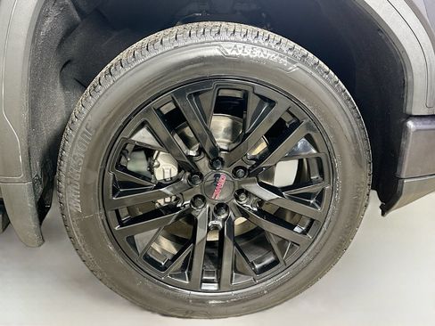Used 2022 GMC Sierra 1500 Denali w/ Technology Package AWD/4WD image 11