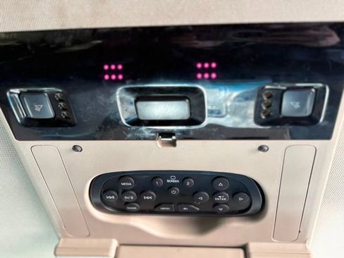 Used 2018 Chevrolet Suburban Premier image 26