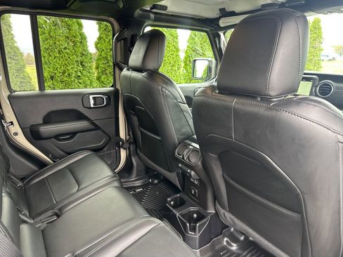 Used 2020 Jeep Gladiator Overland w/ Popular Equipment Package image 32