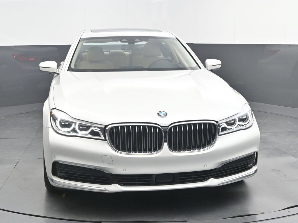Used 2019 BMW 750i w/ Executive Package RWD image 10