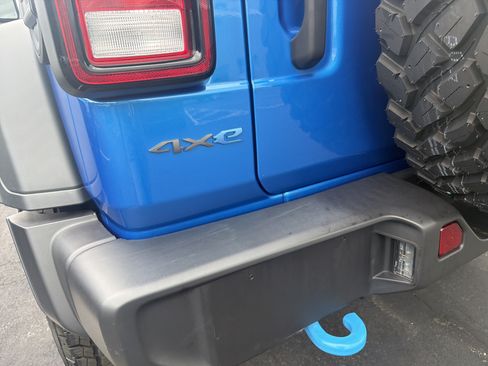 Used 2023 Jeep Wrangler Unlimited w/ Convenience Group AWD/4WD image 8