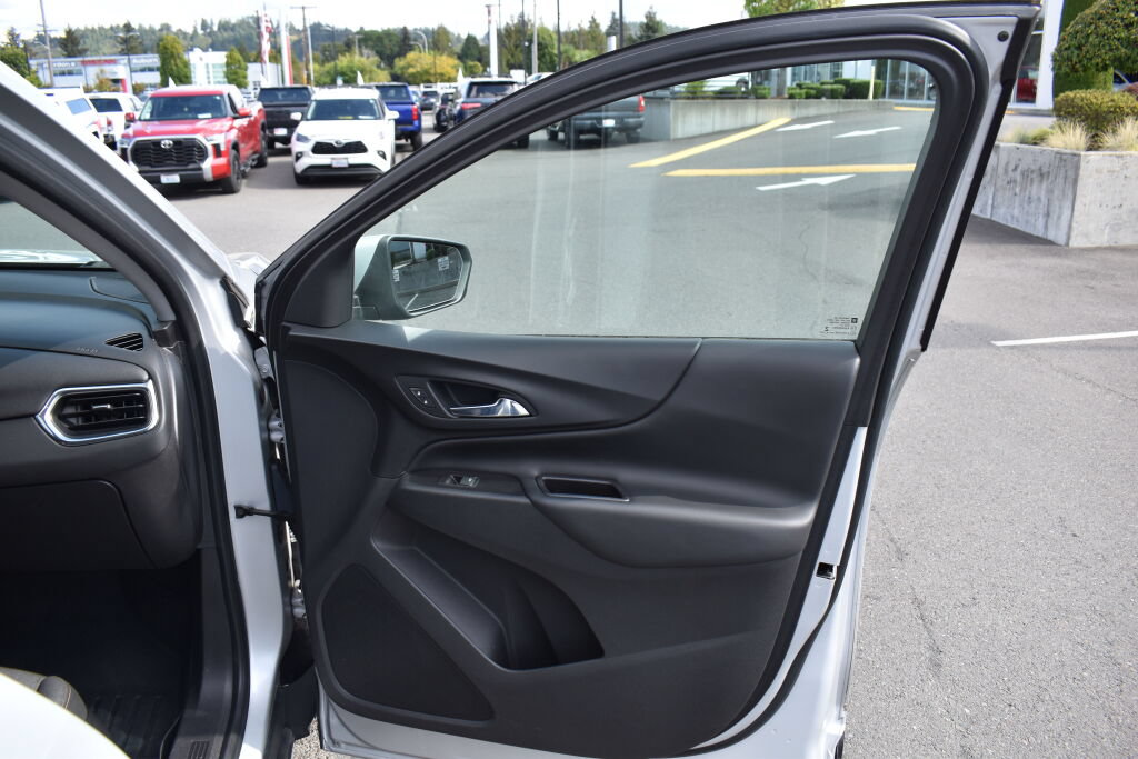 Used 2018 Chevrolet Equinox LT FWD image 24
